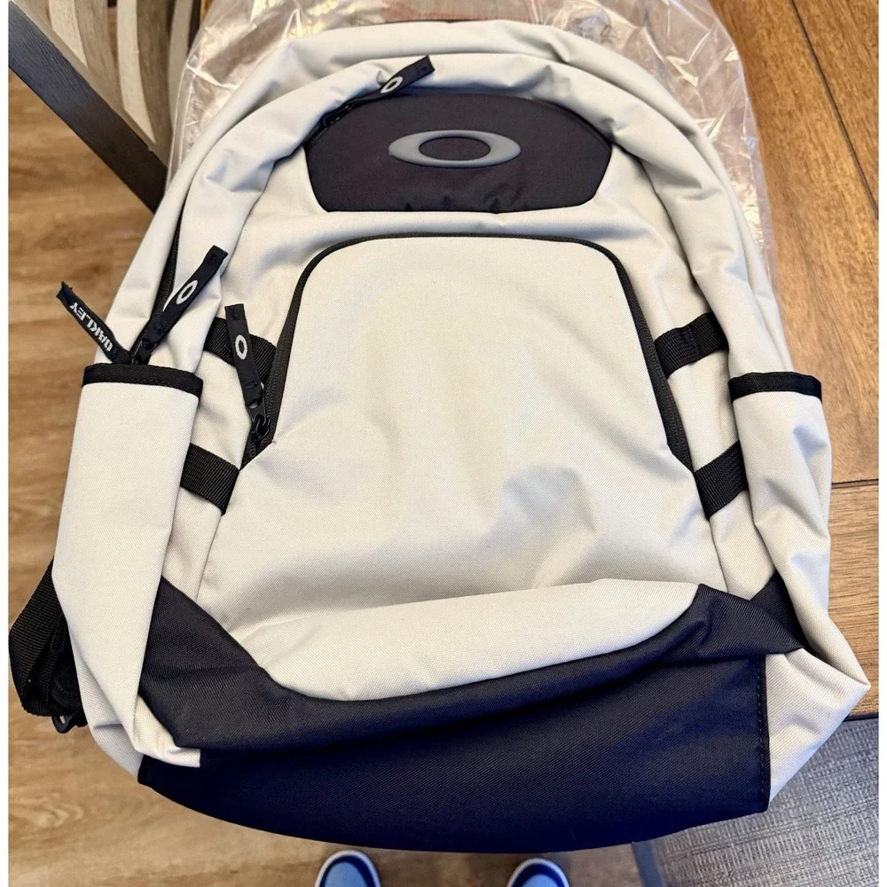 New Oakley Gearbox 5 Speed 24L Backpack In Stone Gray. Brand New with Tags
